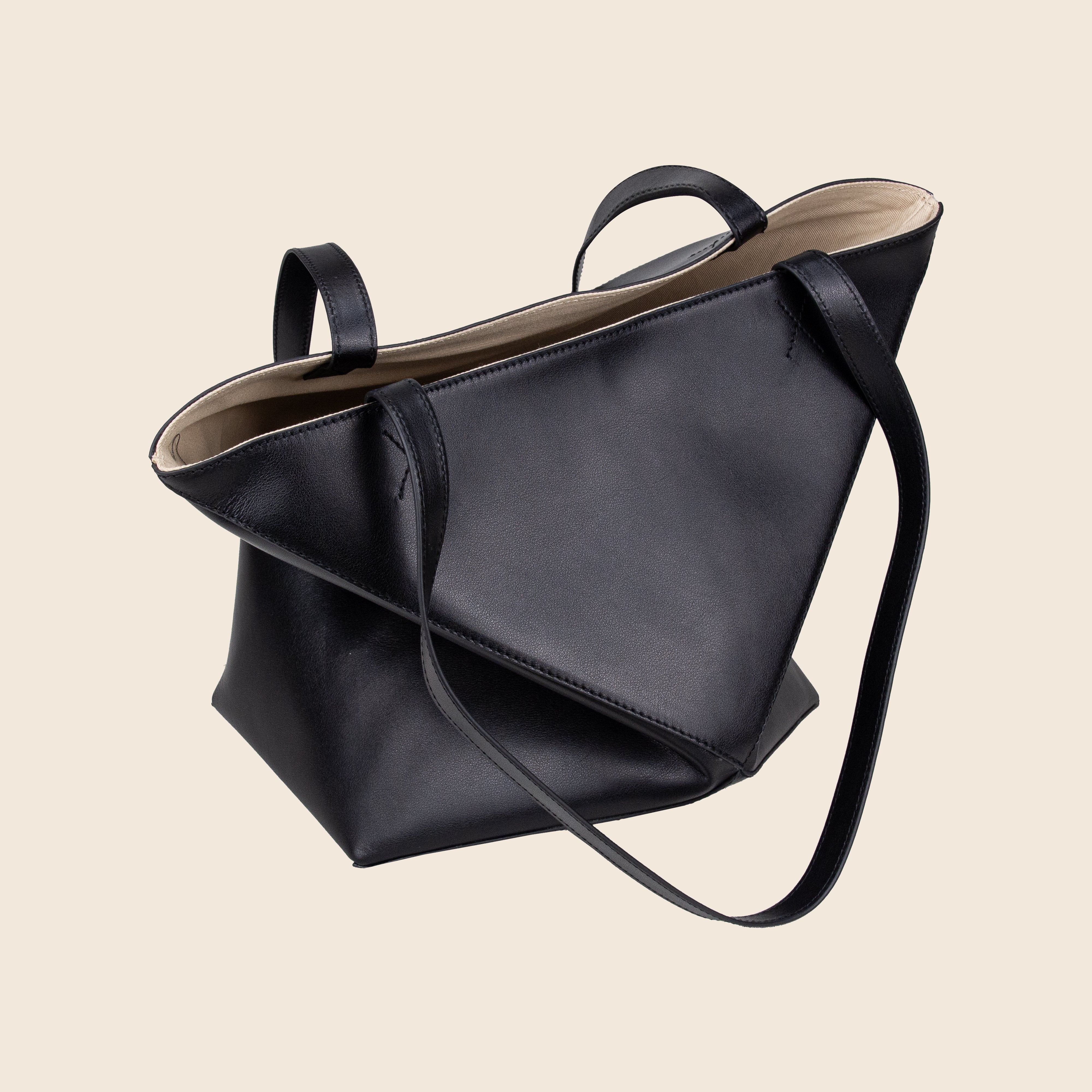 Alen in leather - Classic Black