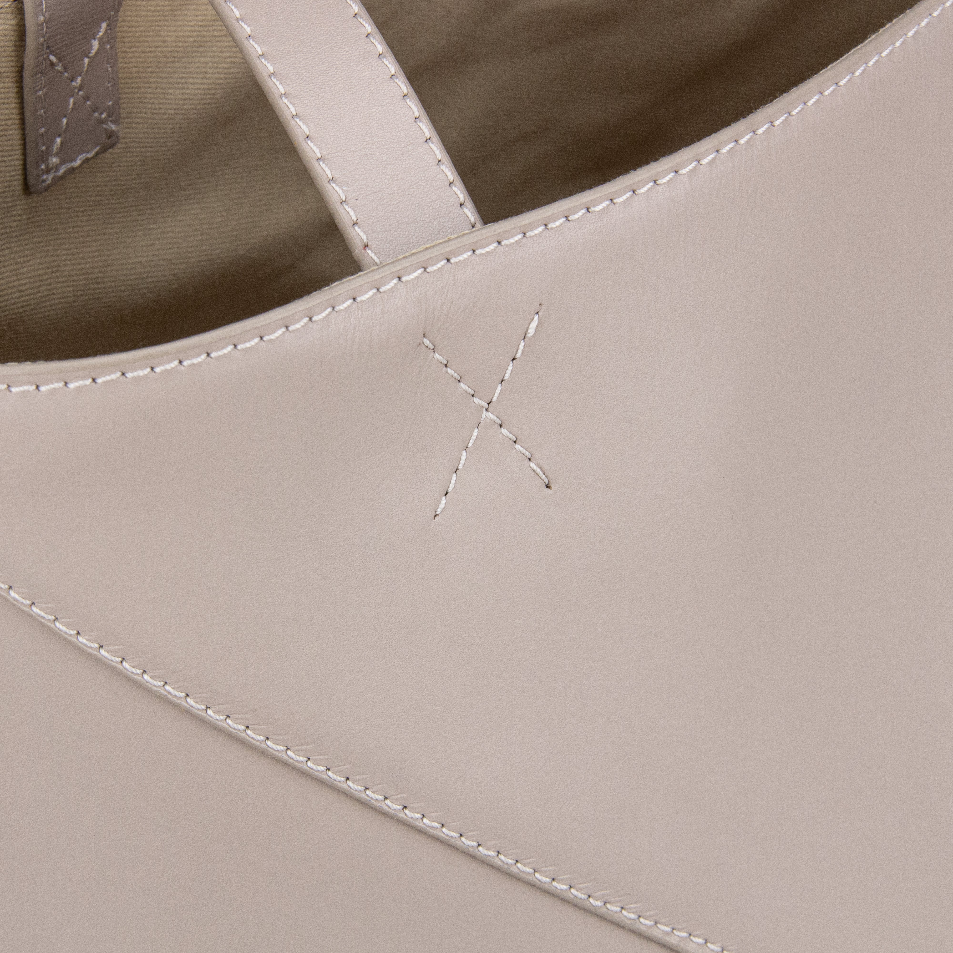 Alen in leather - Oyster Beige