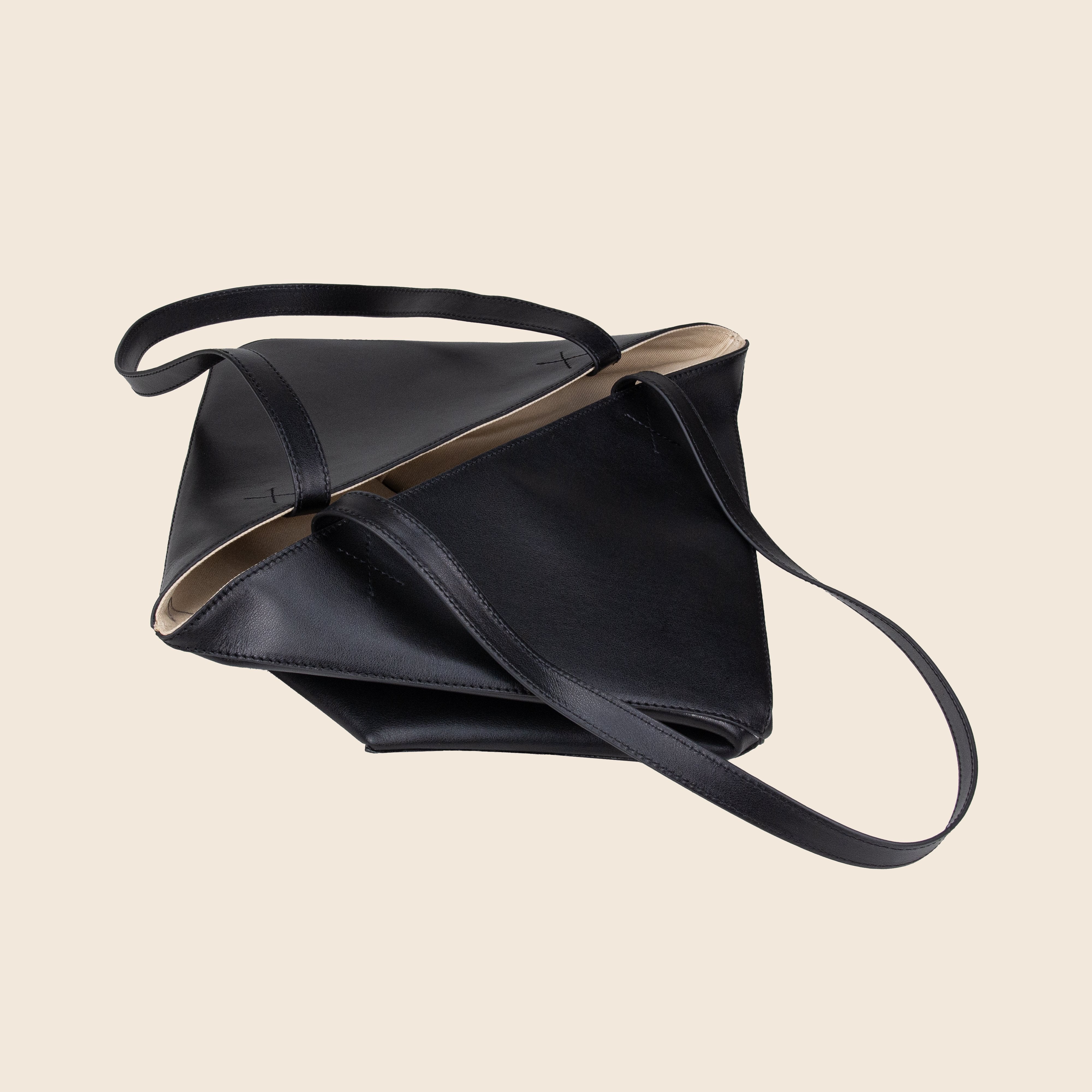 Alen in leather - Classic Black