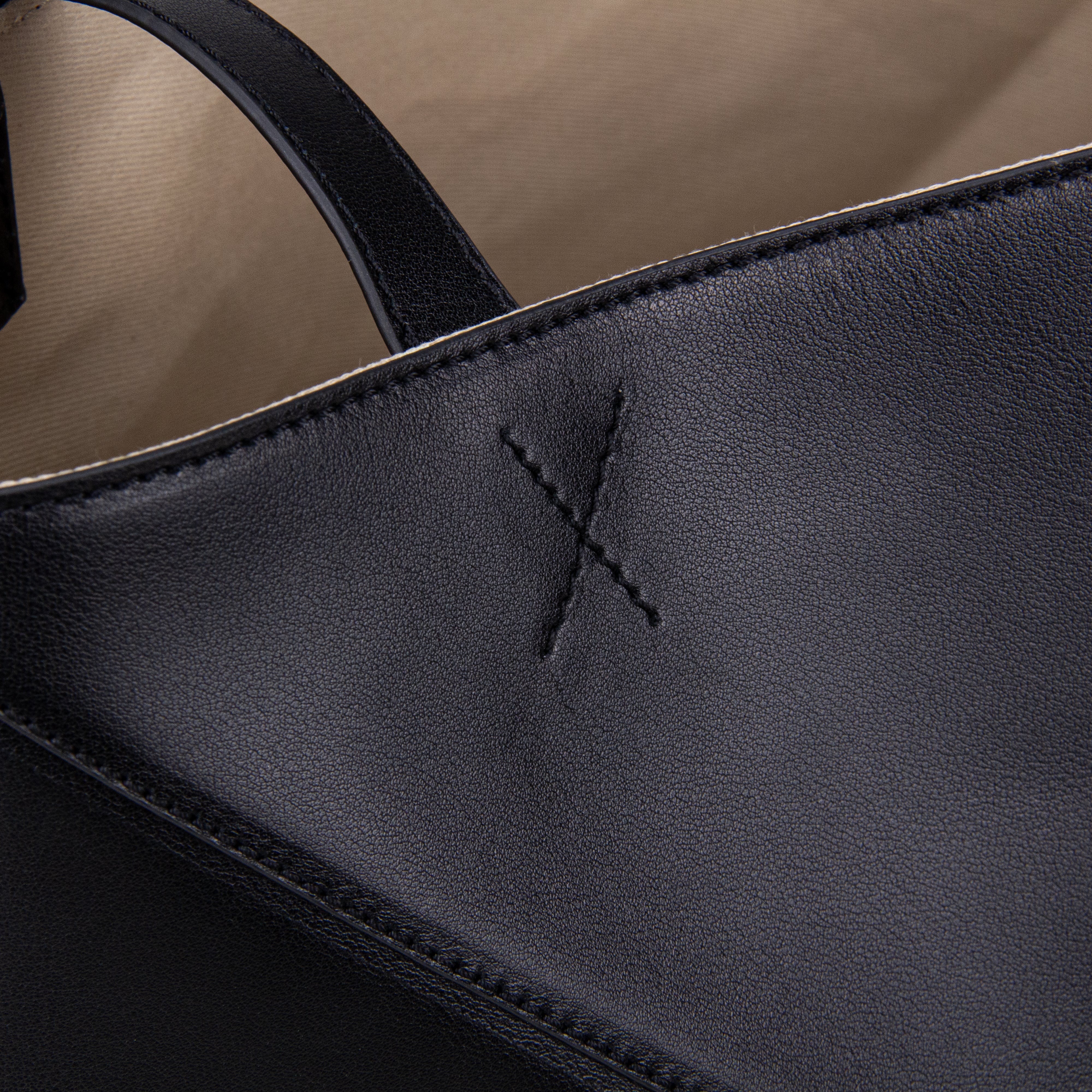 Alen in leather - Classic Black