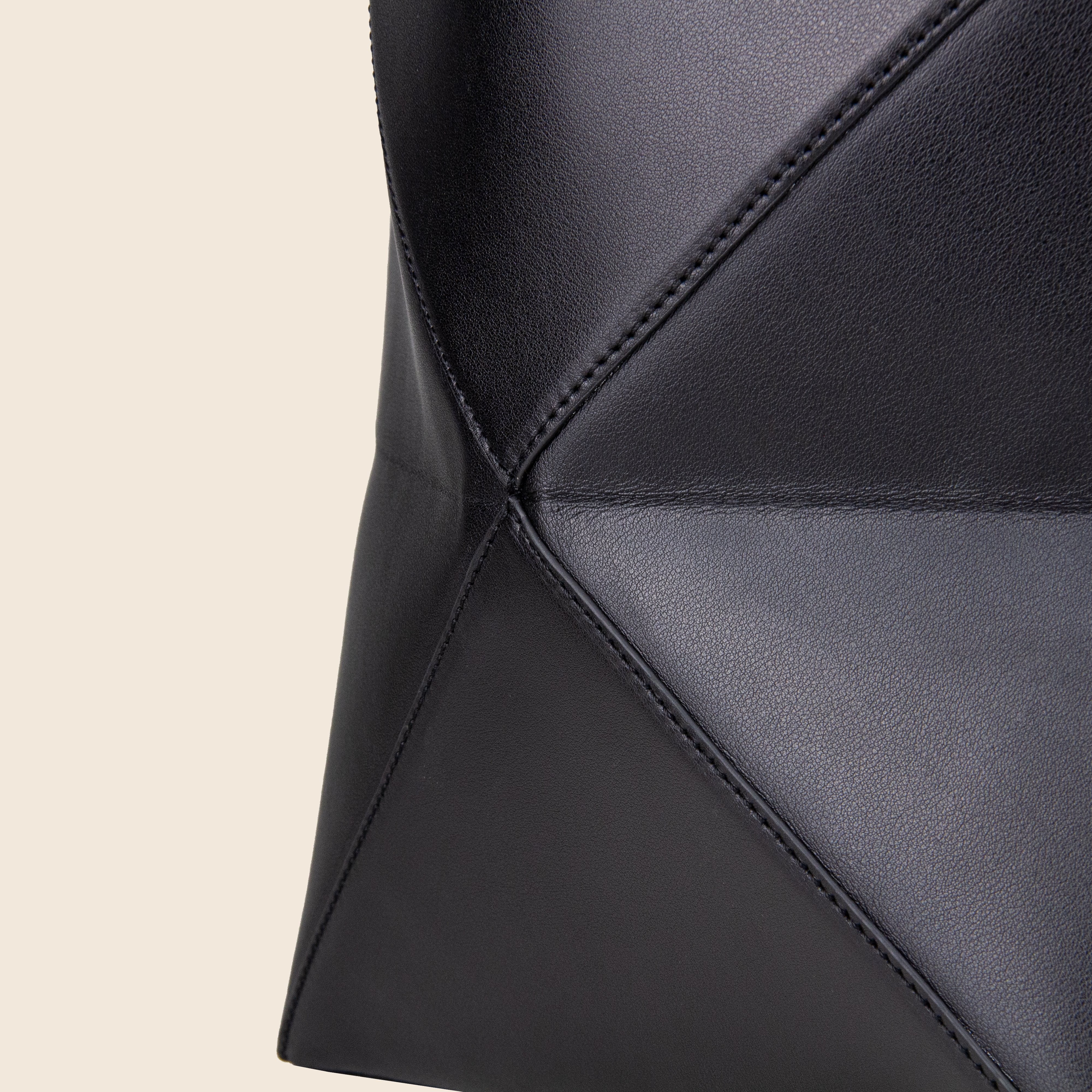 Alen in leather - Classic Black