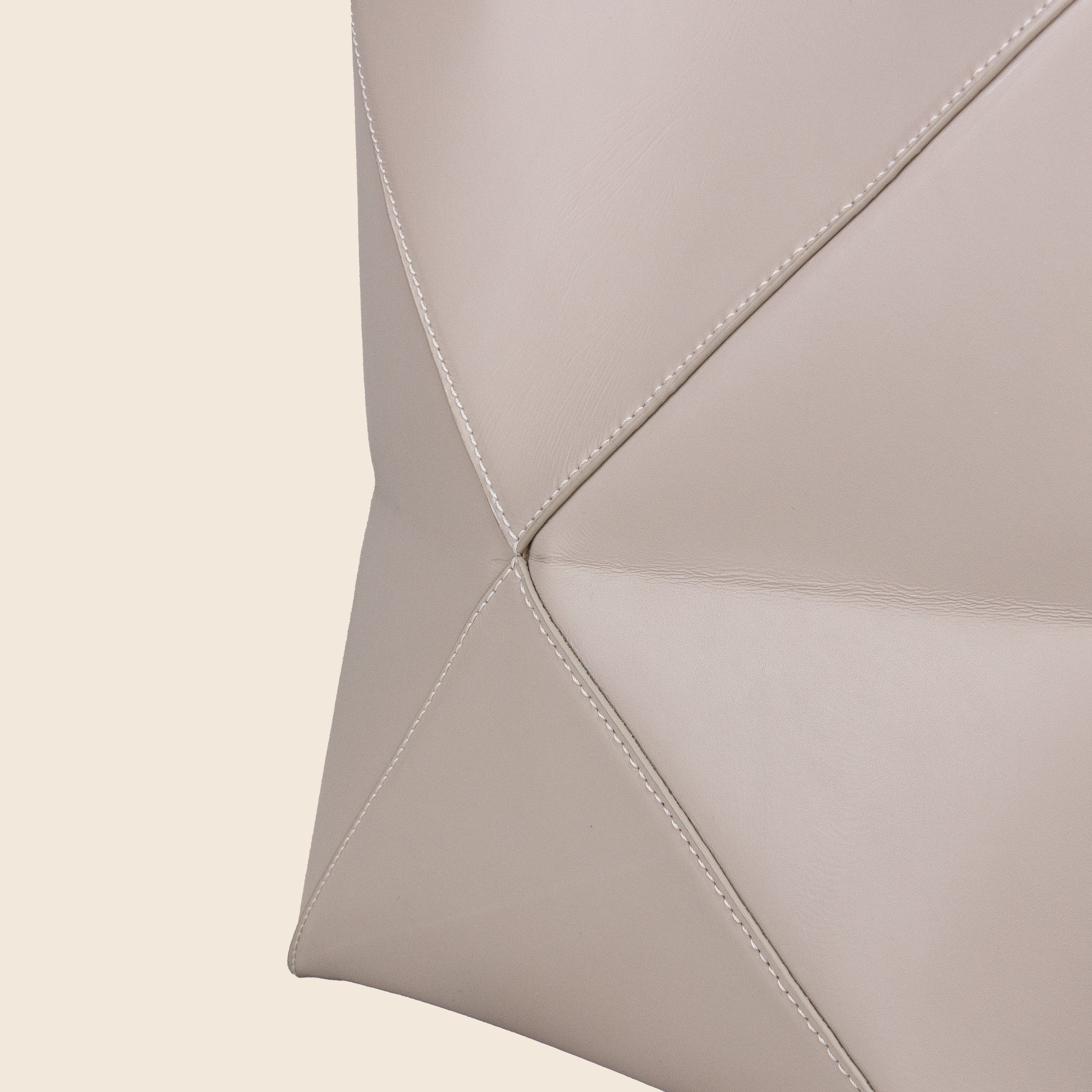 Alen in leather - Oyster Beige