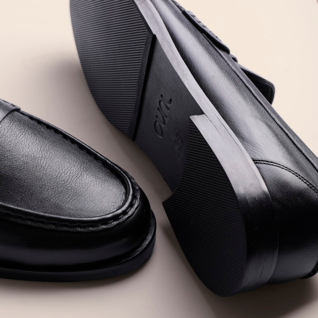 Avine in Leather - Classic Black