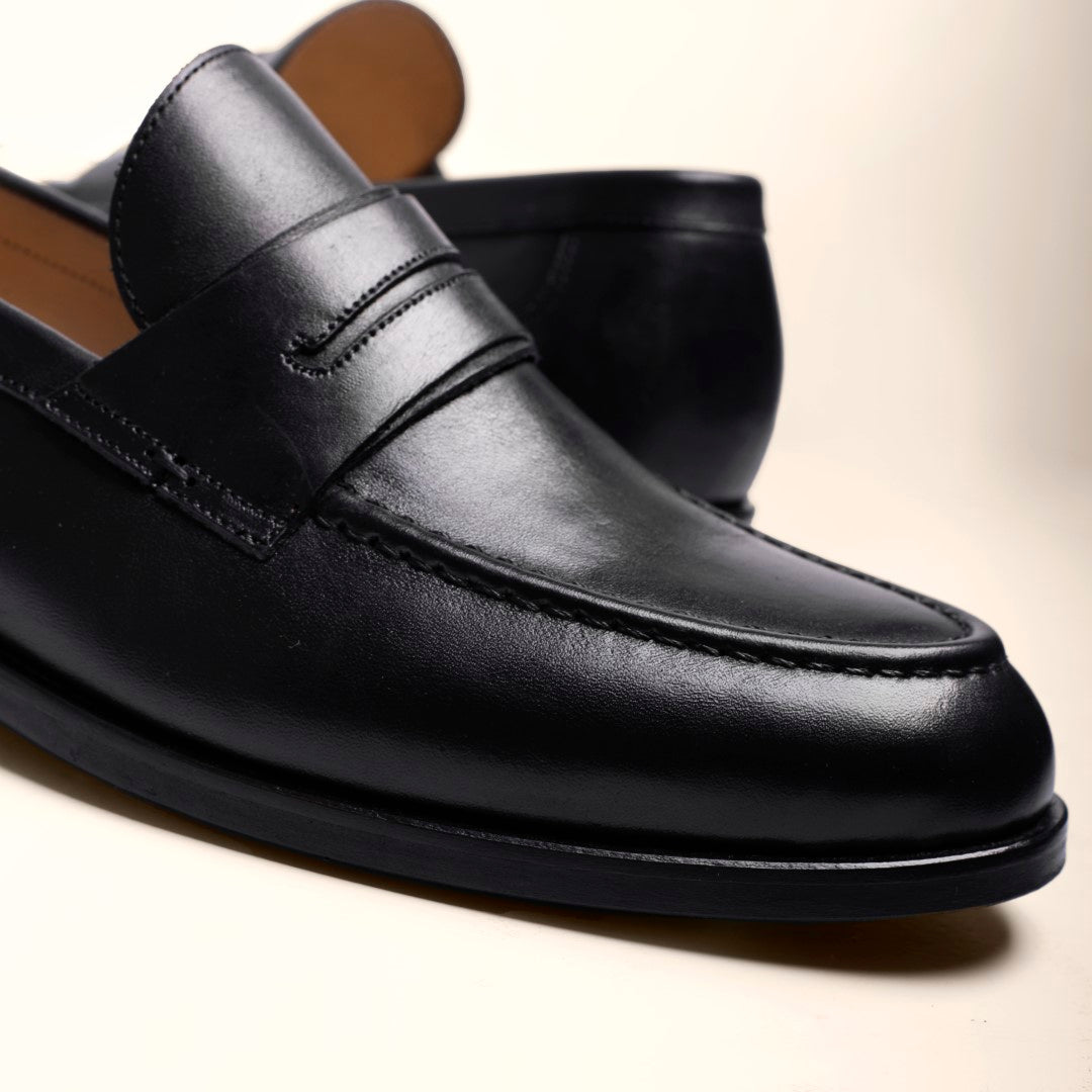 Avine in Leather - Classic Black