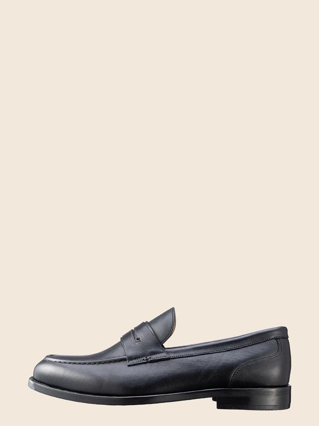 Avine in Leather - Classic Black