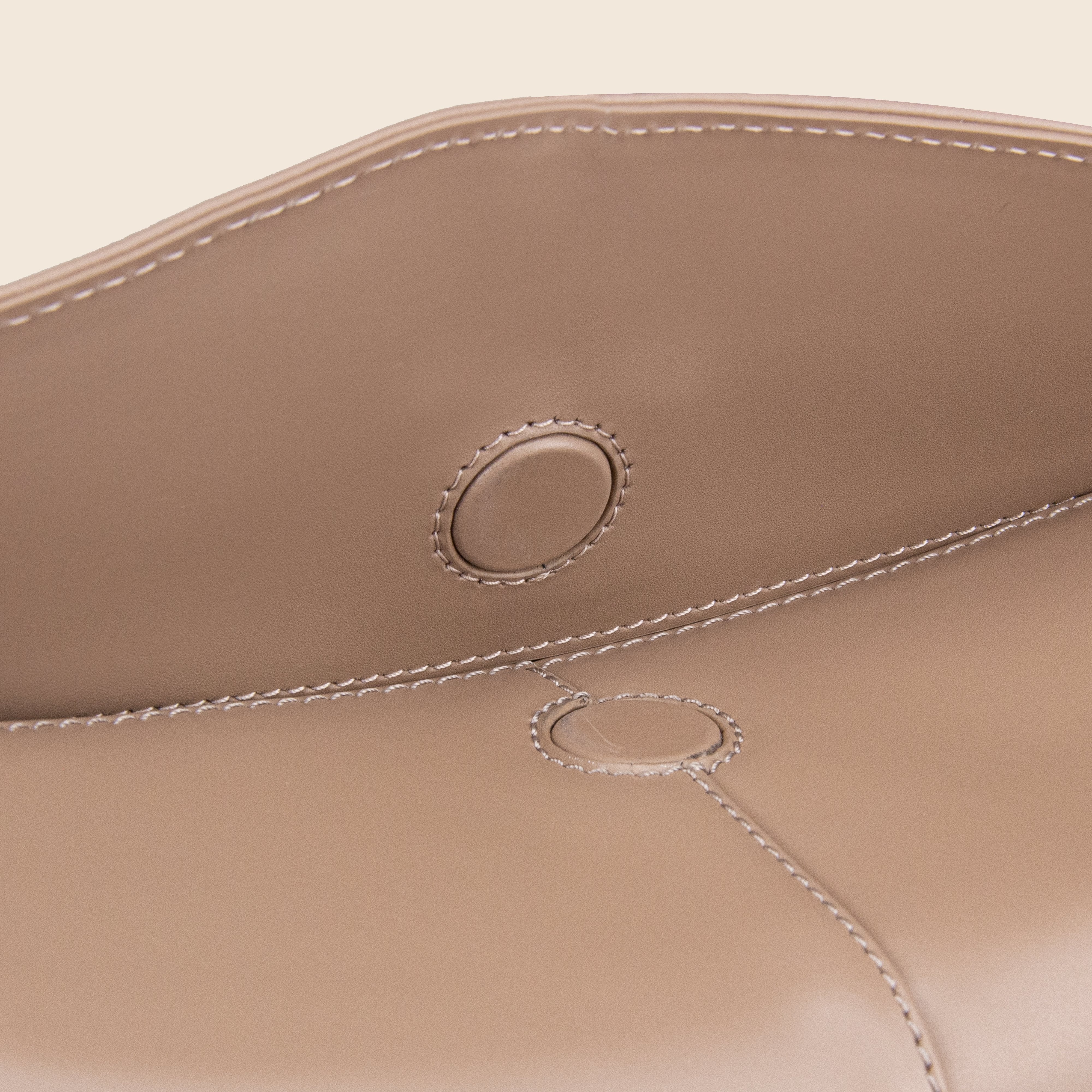 Numa in leather - Soft Clay