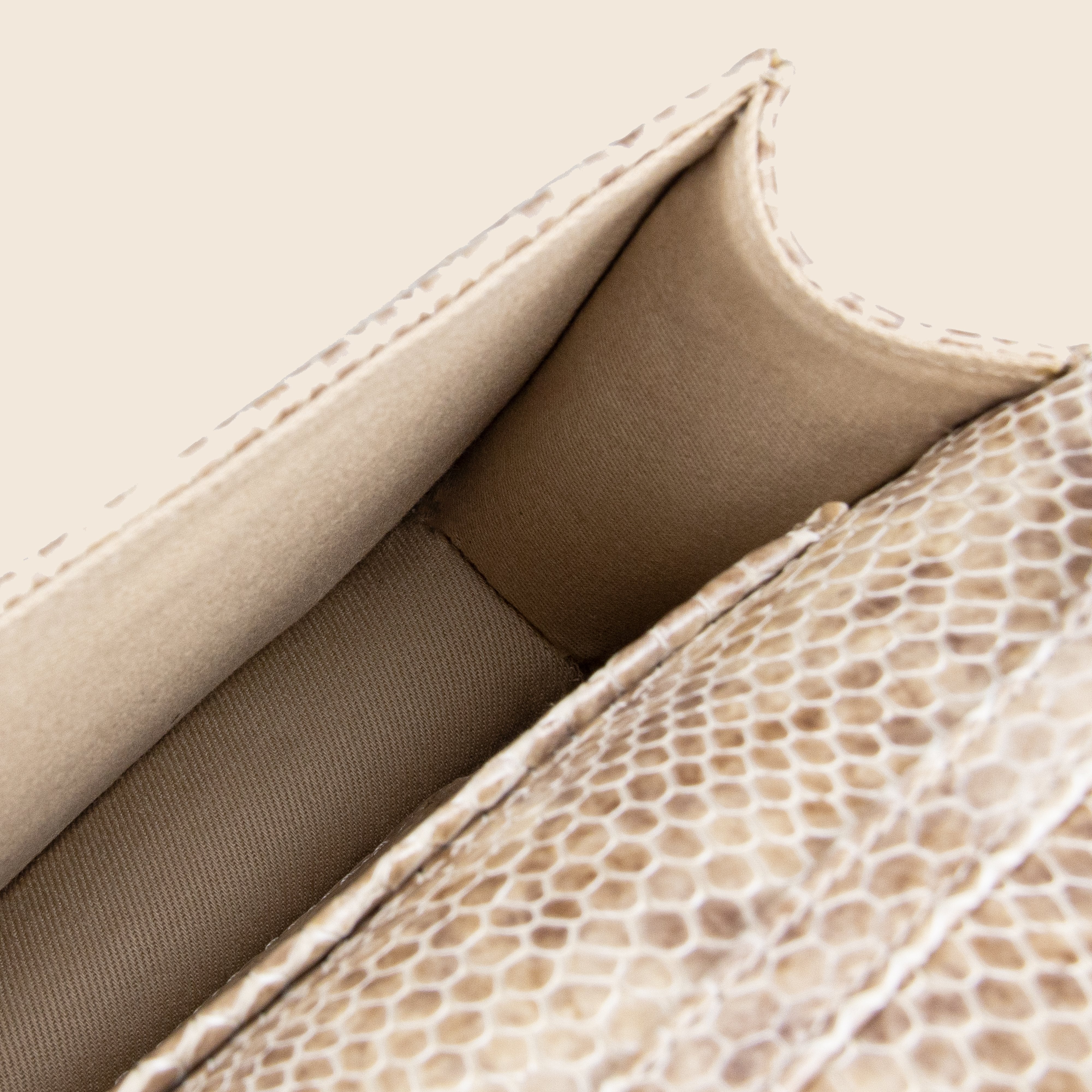 Vera in leather - Python Sand